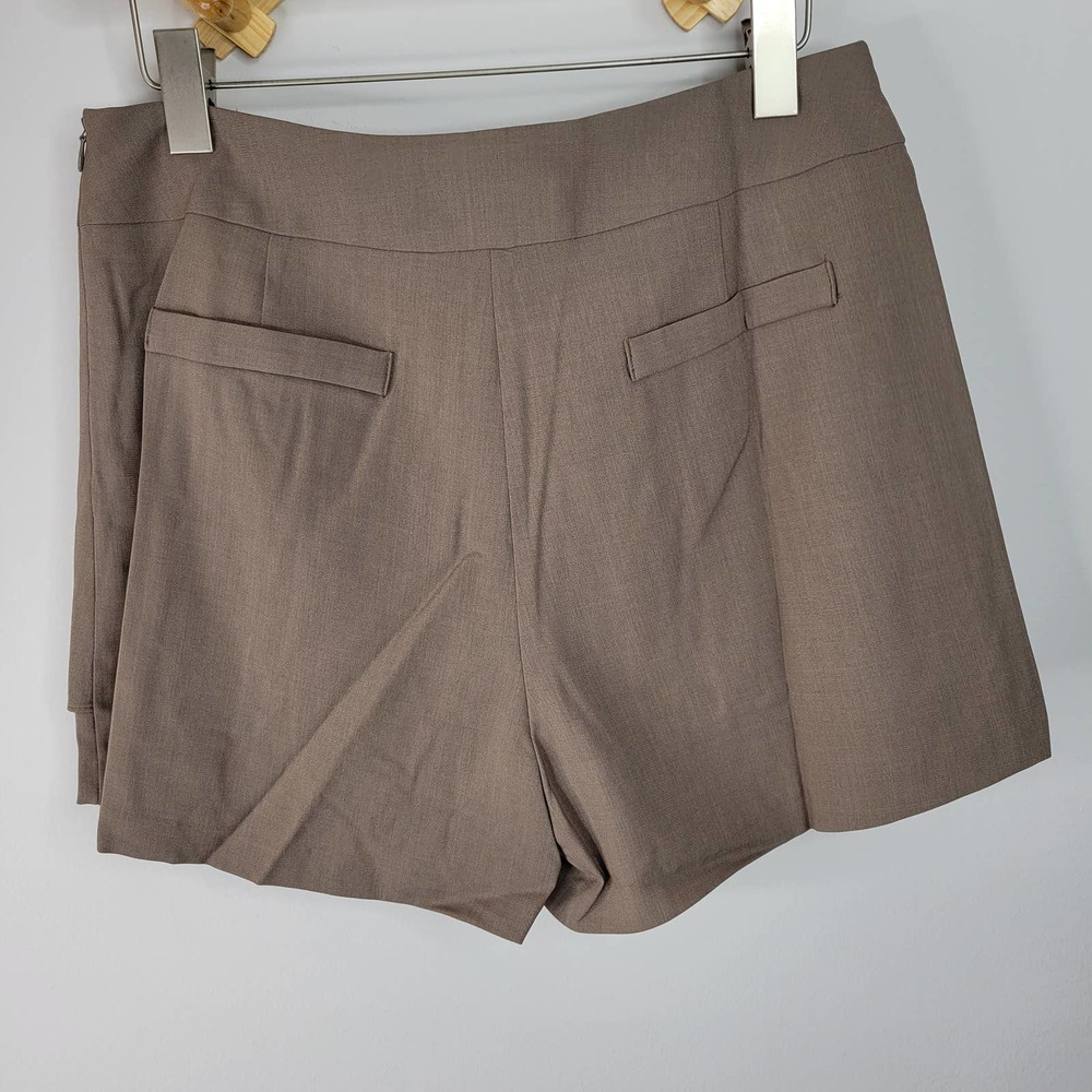 Revolve Line & Dot brown pleated shorts Med - Picture 13 of 13